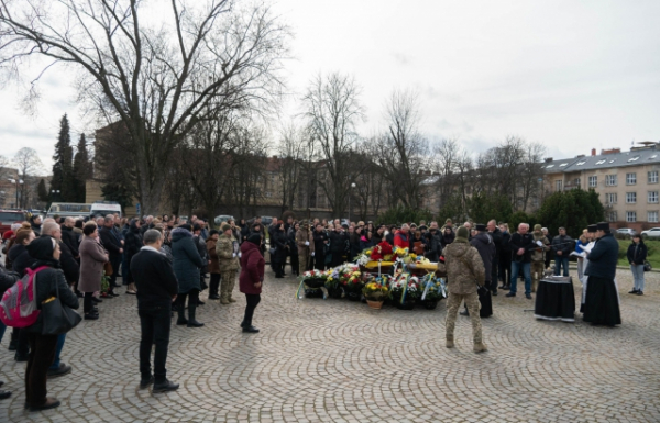 Ужгород попрощався із полеглим Героєм Василем Міовканичем (ФОТО)