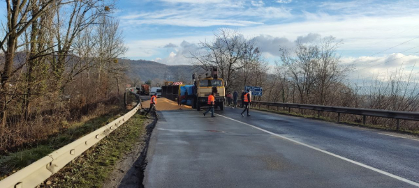  Вантажівка їхала з Тернополя до Македонії: подробиці нічної ДТП на Мукачівщині 