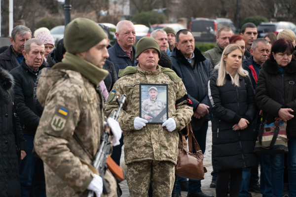 Ужгород попрощався із полеглим Героєм Василем Міовканичем (ФОТО)