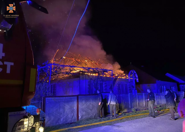  Вночі у Хустському районі рятувальники ліквідували пожежу в житловому будинку 