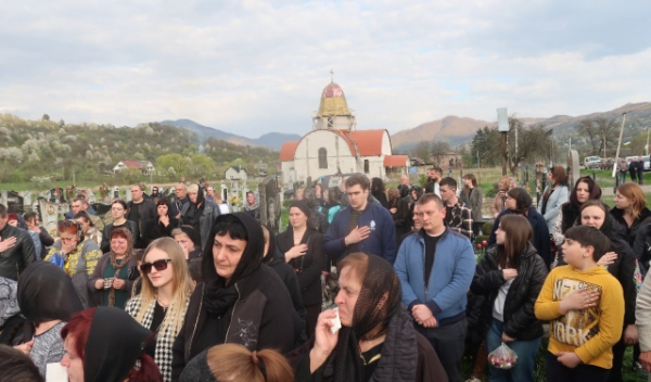 Рахівщина навколішки прощалася з полеглим Героєм Петром Куриляком (ФОТО, ВІДЕО)