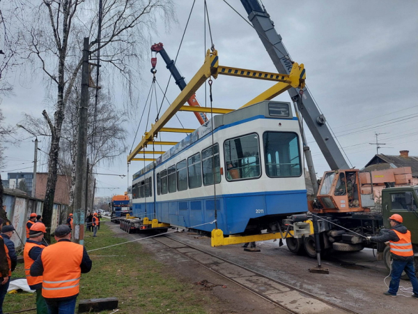 До Вінниці приїхав перший в цьому році трамвай зі Швейцарії                     
