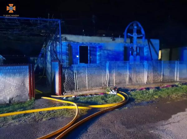 Вночі у Хустському районі рятувальники ліквідували пожежу в житловому будинку 