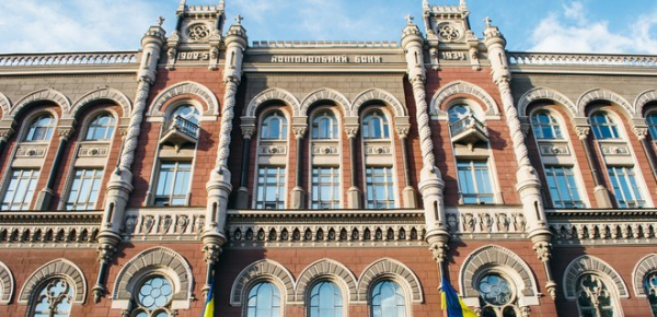 Банки скоротили ввезення доларів та євро через зменшення попиту
Банки скоротили ввезення доларів та євро через зменшення попиту