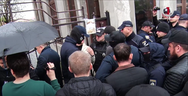  «Венеція» під арештом: робота відомого волонтерського хабу у Мукачеві заблокована (ВІДЕО) 