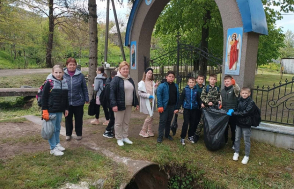 "За чисте довкілля": Юні закарпатці провели весняну толоку (ФОТО)