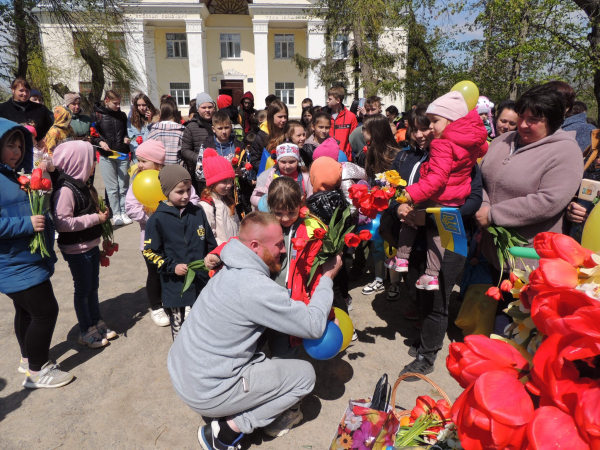 На Вінниччині зустріли військового, який вважався зниклим безвісти                    
