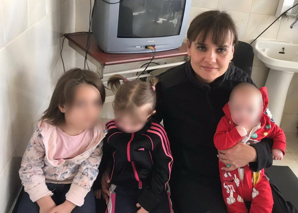  Залишила сами трьох малолітніх дітей: у Мукачеві від матері поліцейські вилучили доньок 