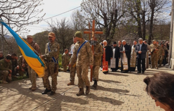 Мукачівщина попрощалася з полеглим Героєм Василем Копачовим (ФОТО)