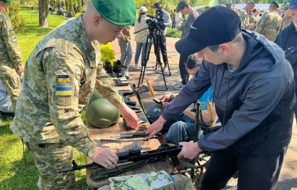 Закарпатські прикордонники провели захоплюючі майстеркласи для дітлахів (ФОТО)