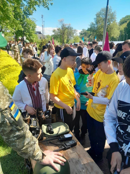 Закарпатські прикордонники провели захоплюючі майстеркласи для дітлахів (ФОТО)