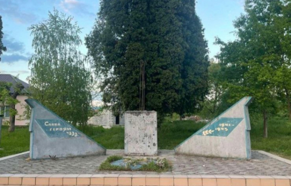 У Ракошині біля Мукачева демонтували пам'ятник радянському солдату (ФОТО)