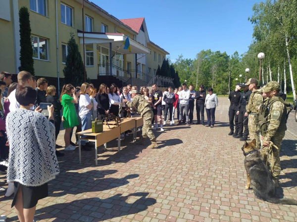 Закарпатські прикордонники провели захоплюючі майстеркласи для дітлахів (ФОТО)