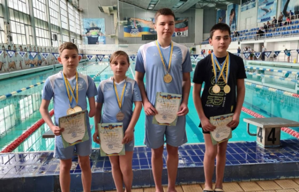 Юні спортсмени з Мукачева посіли призові місця з плавання (ФОТО)