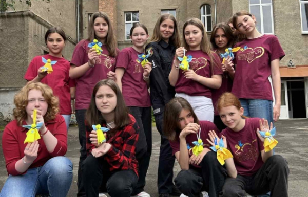 "Янгол-Охоронець для захисника": Закарпатські школярі виготовили обереги українським військовим