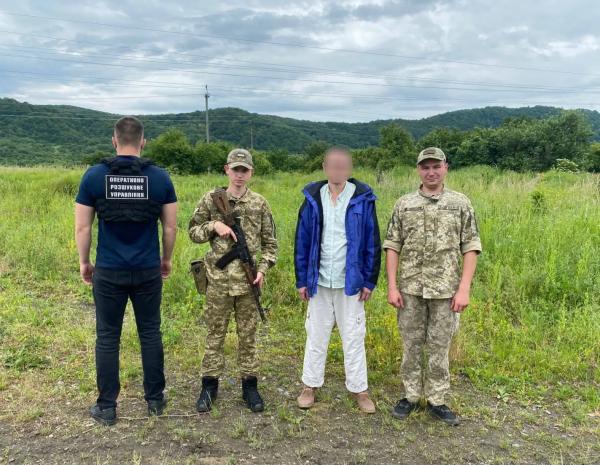  Троє українців та іноземець намагалися незаконно дістатися Словаччини 