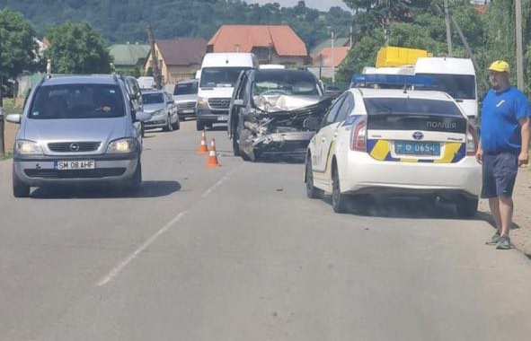 ДТП на Хустщині: Автівка розбита вщент (ФОТО)