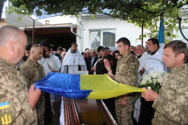  Іршавська громада попрощалася з полеглим за Україну захисником Іваном Тюком 