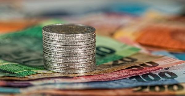 Курс валют на 12 червня: скільки коштують долар, євро та злотий