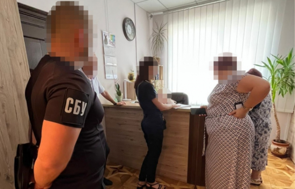 Працівники Служби автомобільних доріг Закарпаття навиписували собі премій на понад 900 тис Працівники Служби автомобільних доріг Закарпаття навиписували собі премій на понад 900 тис