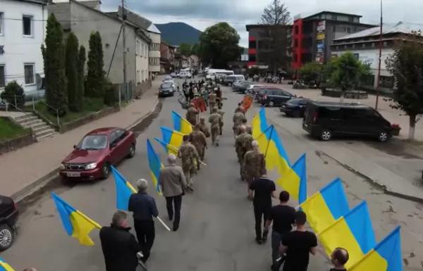  На Закарпатті провели в останню путь захисника України Володимира Рубця 