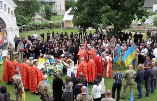  На Закарпатті провели в останню путь захисника України Володимира Рубця 