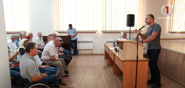  Звітна зустріч без запрошень: як у Мукачеві звітували представники громадських організацій (ВІДЕО) 