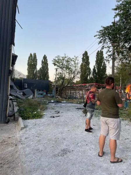  Ракетний удар по Запоріжжю: окупанти обстріляли церкву і супермаркет, є загиблі (ФОТО, ВІДЕО) 