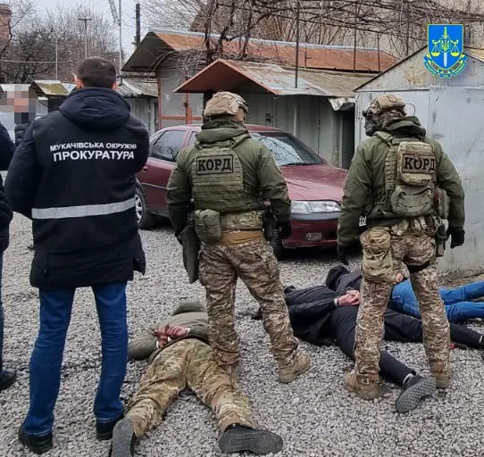  Трьох закарпатців, що вимагали неіснуючий борг, судитимуть за жорстокі знущання над людьми (ФОТО) 