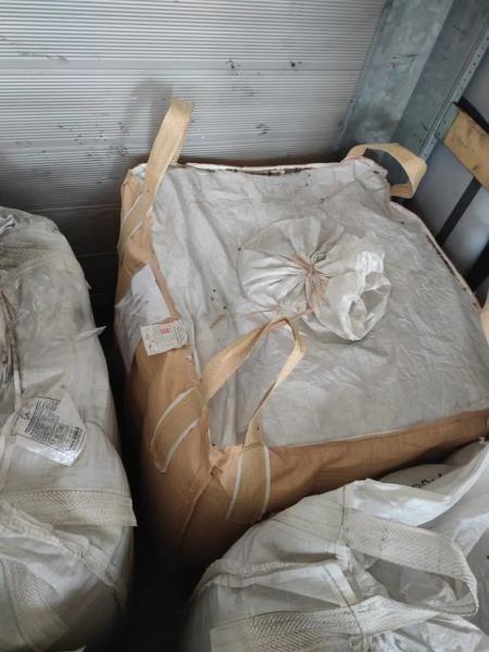  На Закарпатті на митниці у водія фури виявили "зайвих" майже 700 кг кави 