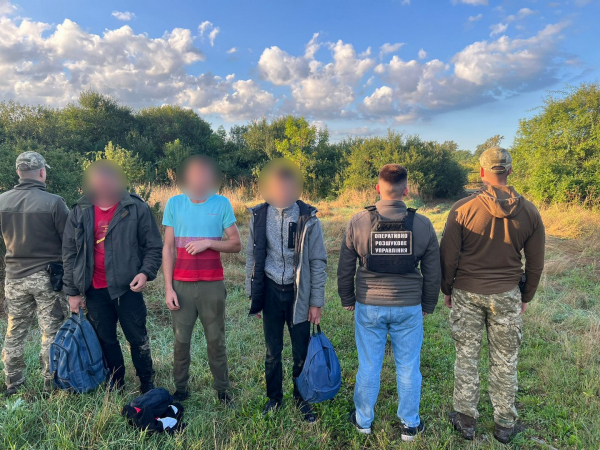  27 чоловіків, які намагалися порушити кордон затримали прикордонники на Закарпатті 