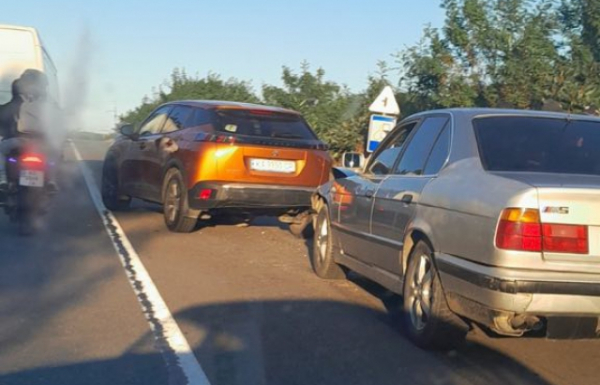 ДТП на Ужгородщині: Зіткнулися BMW та Peugeot (ФОТО)