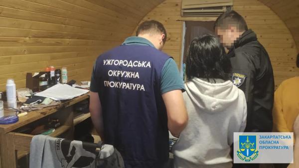  В Ужгороді пару співмешканців вкотре викрили на шахрайстві з продажу неіснуючого товару для військових 