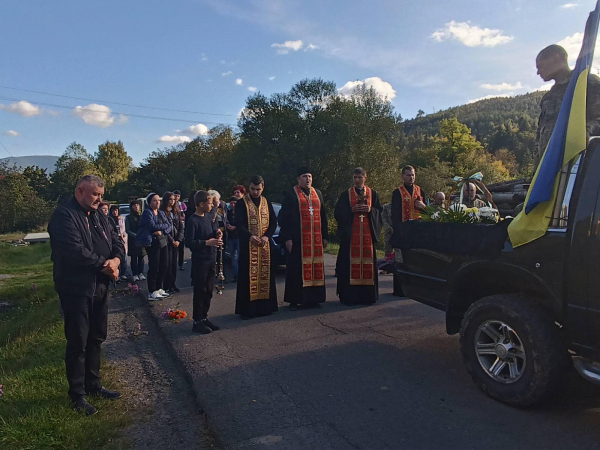 Жденіївська громада попрощалась з загиблим Героєм Олександром Попеличем (ФОТО, ВІДЕО)