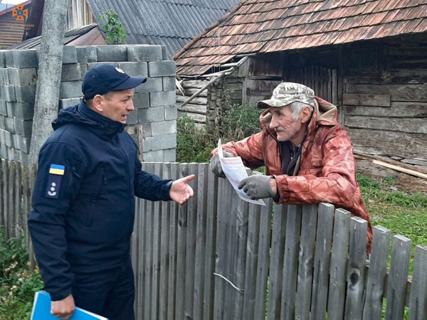  Закарпатські надзвичайники закликали громадян перевірити стан пічного опалення та електросистеми 