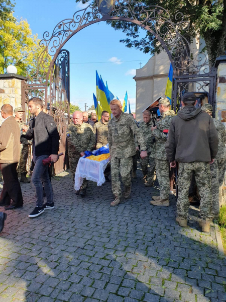 Закарпаття провело в останню дорогу Героя Михайла Марушку (ФОТО)