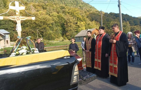 Жденіївська громада попрощалась з загиблим Героєм Олександром Попеличем (ФОТО, ВІДЕО)