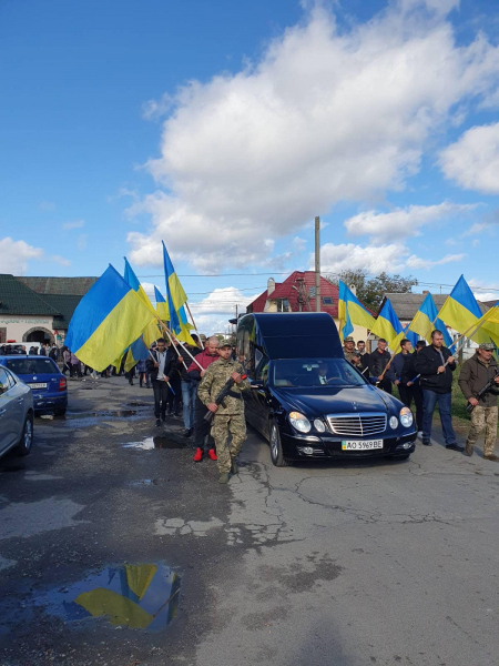 Закарпаття провело в останню дорогу Героя Михайла Марушку (ФОТО)