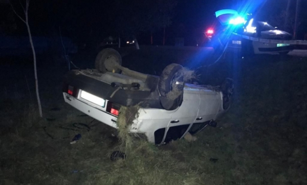  На Ужгородщині автомобіль перекинувся на дах: 4 дітей отримали травми 
