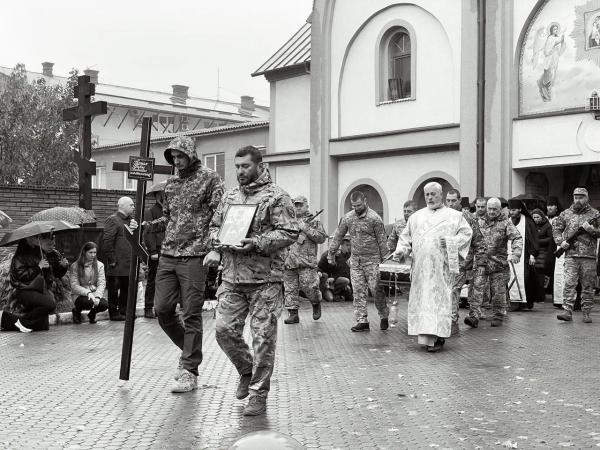  У Мукачеві попрощалися з полеглим Захисником України Павлом Петахом 