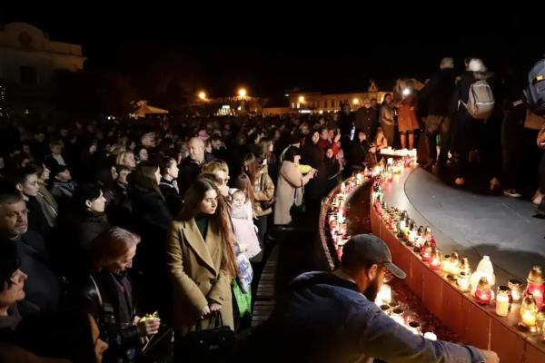Сотні ужгородців вшанували пам'ять полеглих Героїв 128-ї Закарпатської бригади Сотні ужгородців вшанували пам'ять полеглих Героїв 128-ї Закарпатської бригади