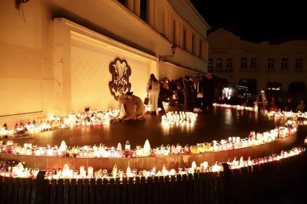 Сотні ужгородців вшанували пам'ять полеглих Героїв 128-ї Закарпатської бригади Сотні ужгородців вшанували пам'ять полеглих Героїв 128-ї Закарпатської бригади