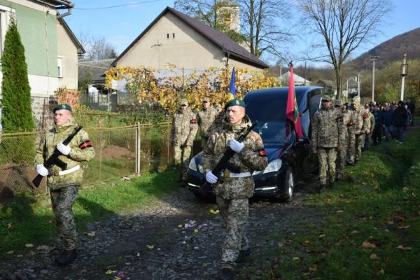  На Закарпатті провели в останню дорогу прикордонника Івана Прислупського 