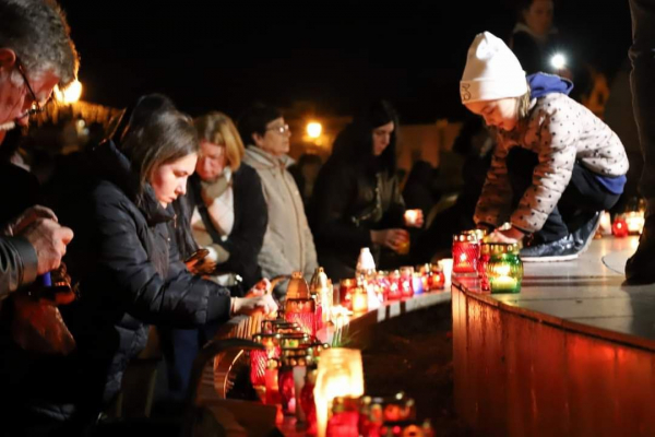 Сотні ужгородців вшанували пам'ять полеглих Героїв 128-ї Закарпатської бригади Сотні ужгородців вшанували пам'ять полеглих Героїв 128-ї Закарпатської бригади