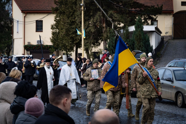  В Ужгороді сьогодні попрощалися із 38-річним Героєм Владиславом Решетніком 