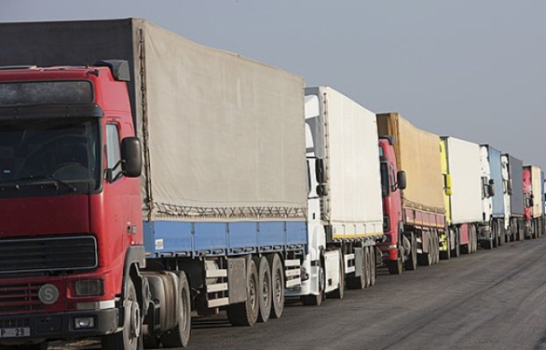  Станом на 1 грудня на польському кордоні вантажівки очікують по 50 годин 