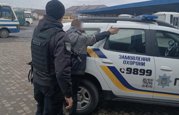 В Мукачеві на автовокзалі затримали дебошира