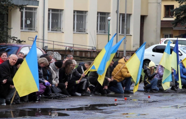 На Закарпатті провели в останню дорогу полеглого Героя Василя Кочергана