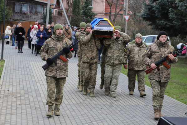 В Ужгороді попрощалися з полеглим Героєм Олексієм Проданом (ФОТО)