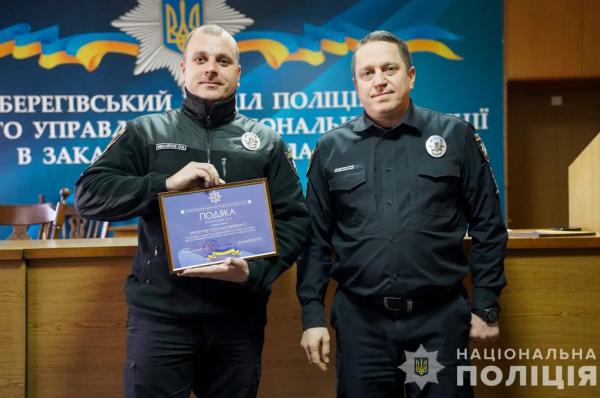  За врятоване життя дідусеві поліцейських та волонтера відзначили відомчими подяками 